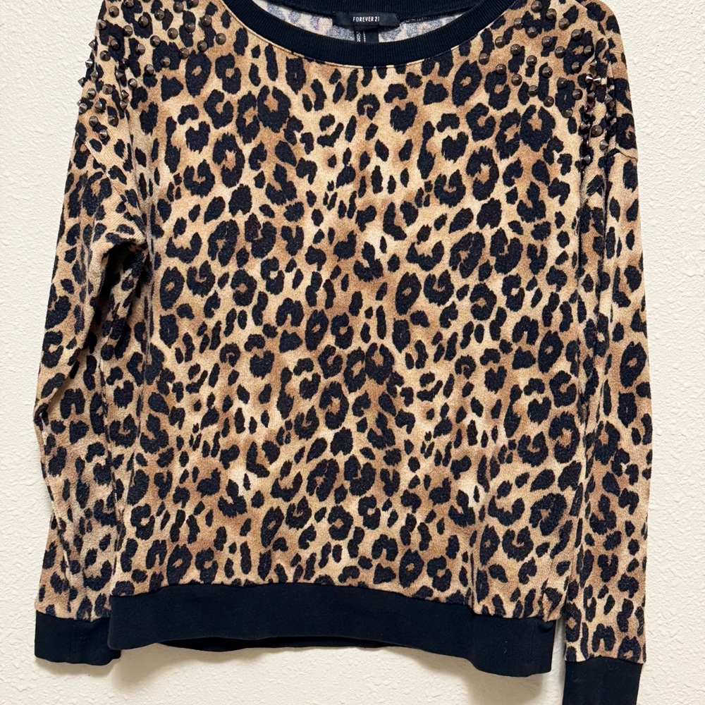 Forever 21 Leopard Print Crew Neck Sweater